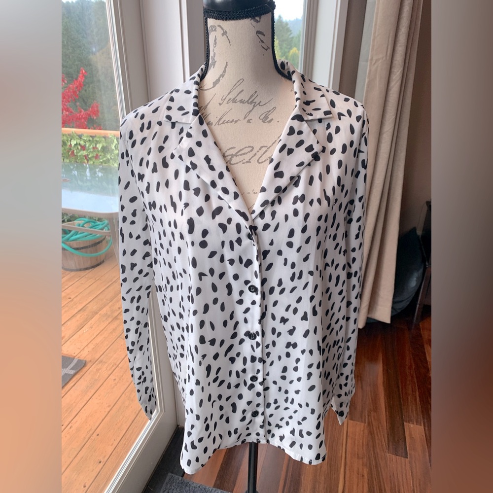 Long sleeve button up size L blouse